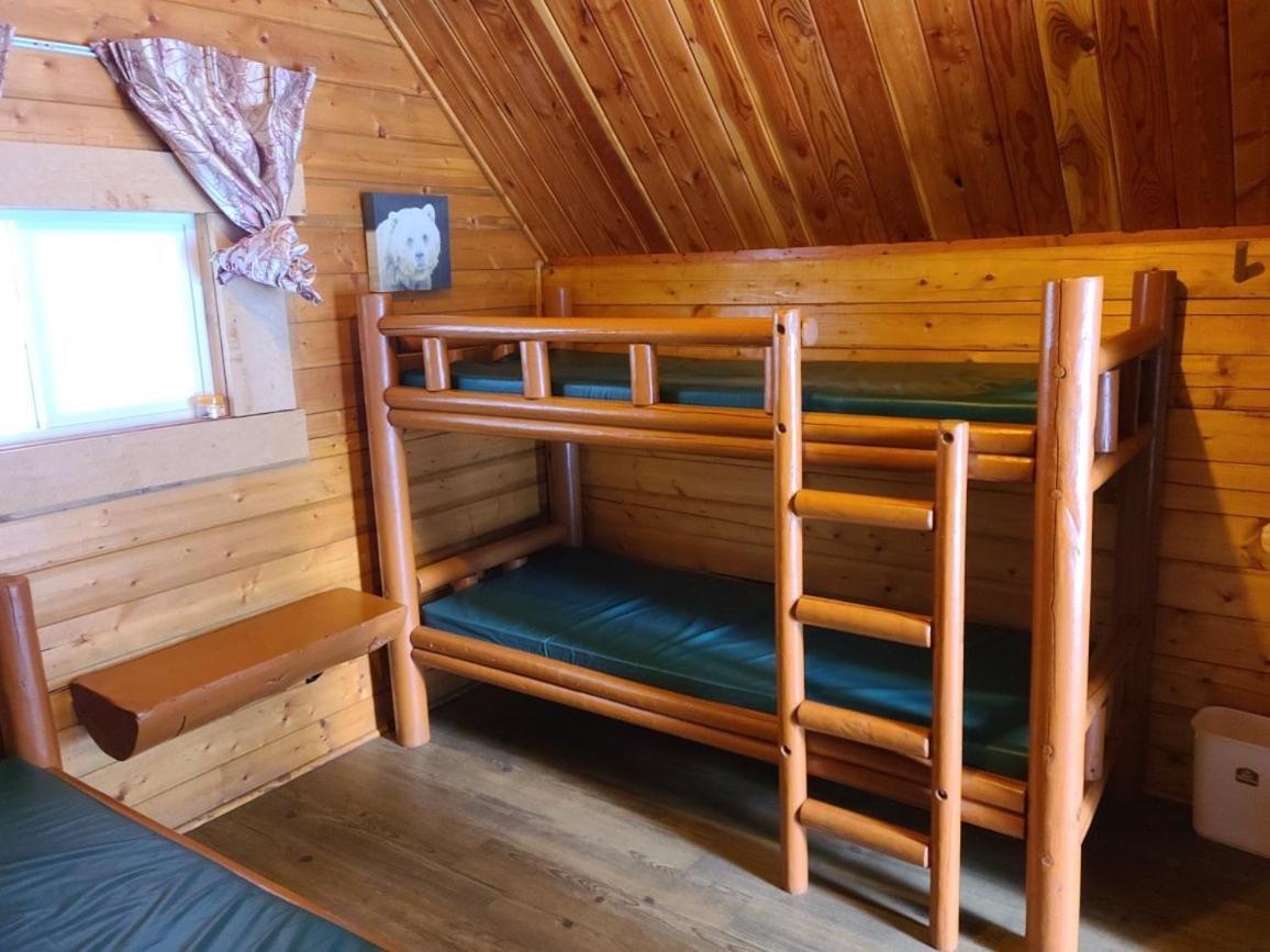 Sicamous Rv & Cabin Resort Malakwa Esterno foto