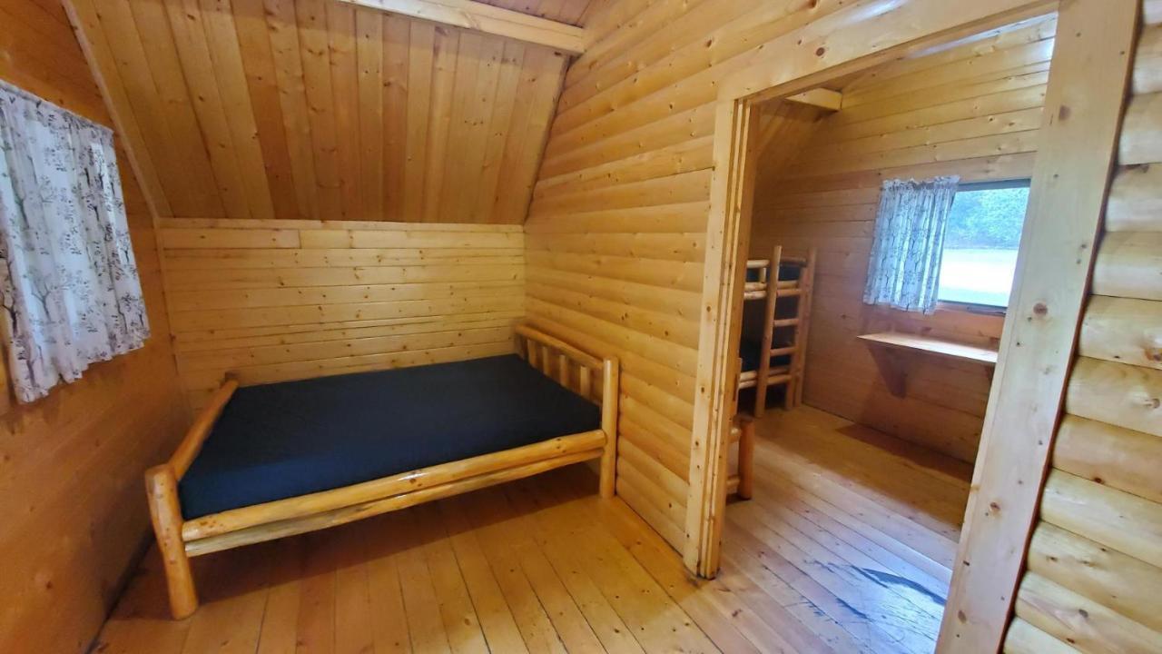 Sicamous Rv & Cabin Resort Malakwa Esterno foto